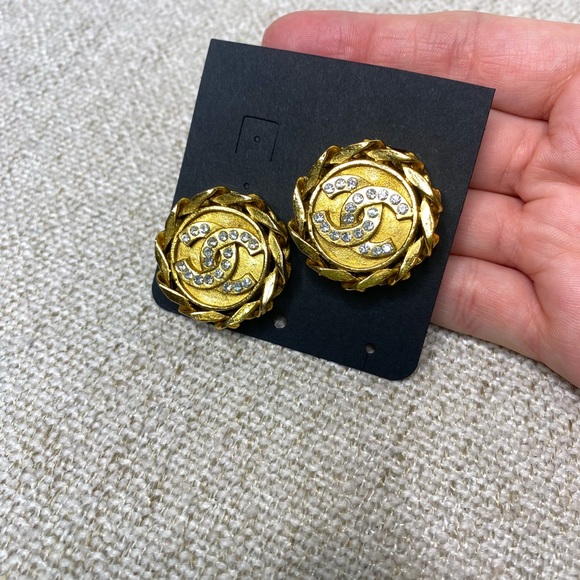 Authentic CHANEL vintage 1990s Gold Plated CC rhinestone Clip on earrings - Picture 7 of 11